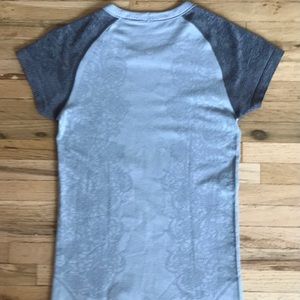 Lululemon tshirt